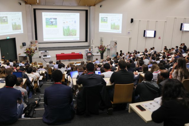 fm18_welcomeplenary_684